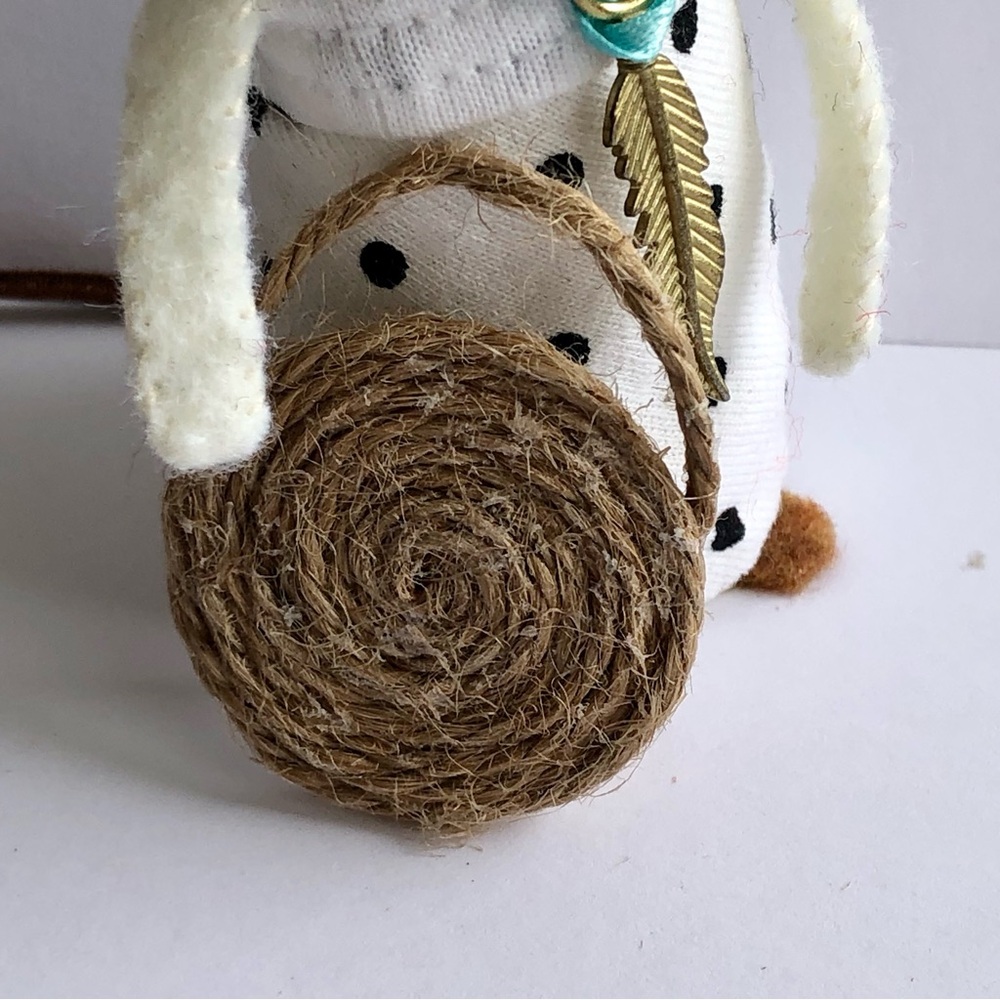 Boho Felt Mouse Art Doll hand-sewn straw bag brass feather shopping summertime - Picture 2 of 10